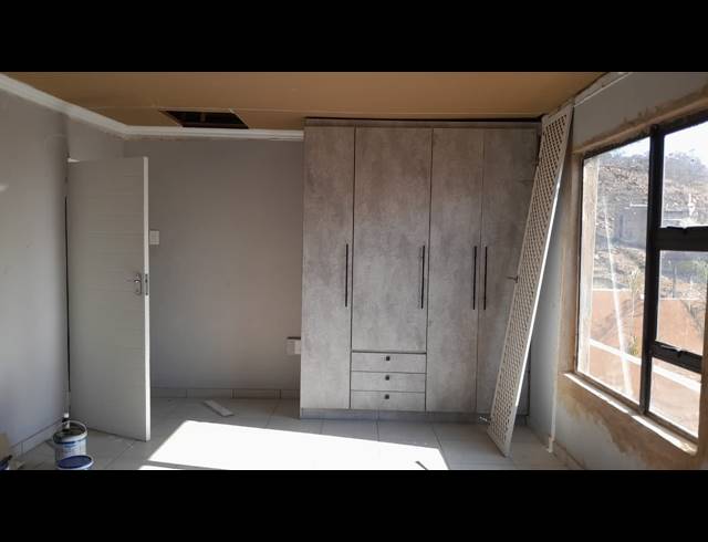 2 BEDROOM HOUSE FOR SALE IN MABOPANE  UNIT S
